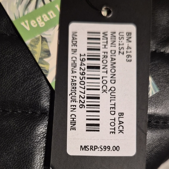 Elegant Black Quilted Handbag - Picture 4 of 5